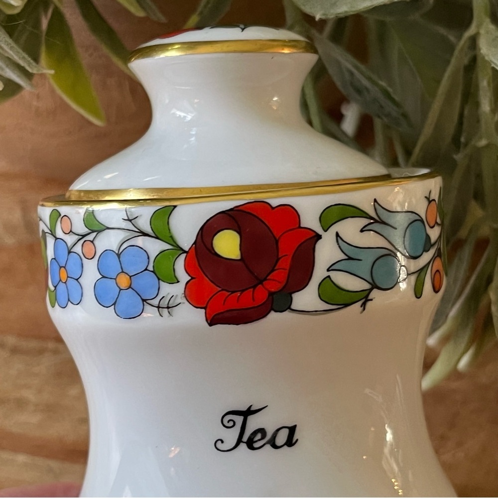 Kalocsa Hungary Vintage Hand Painted Porcelain Floral Tea Jar - Picture 8 of 9